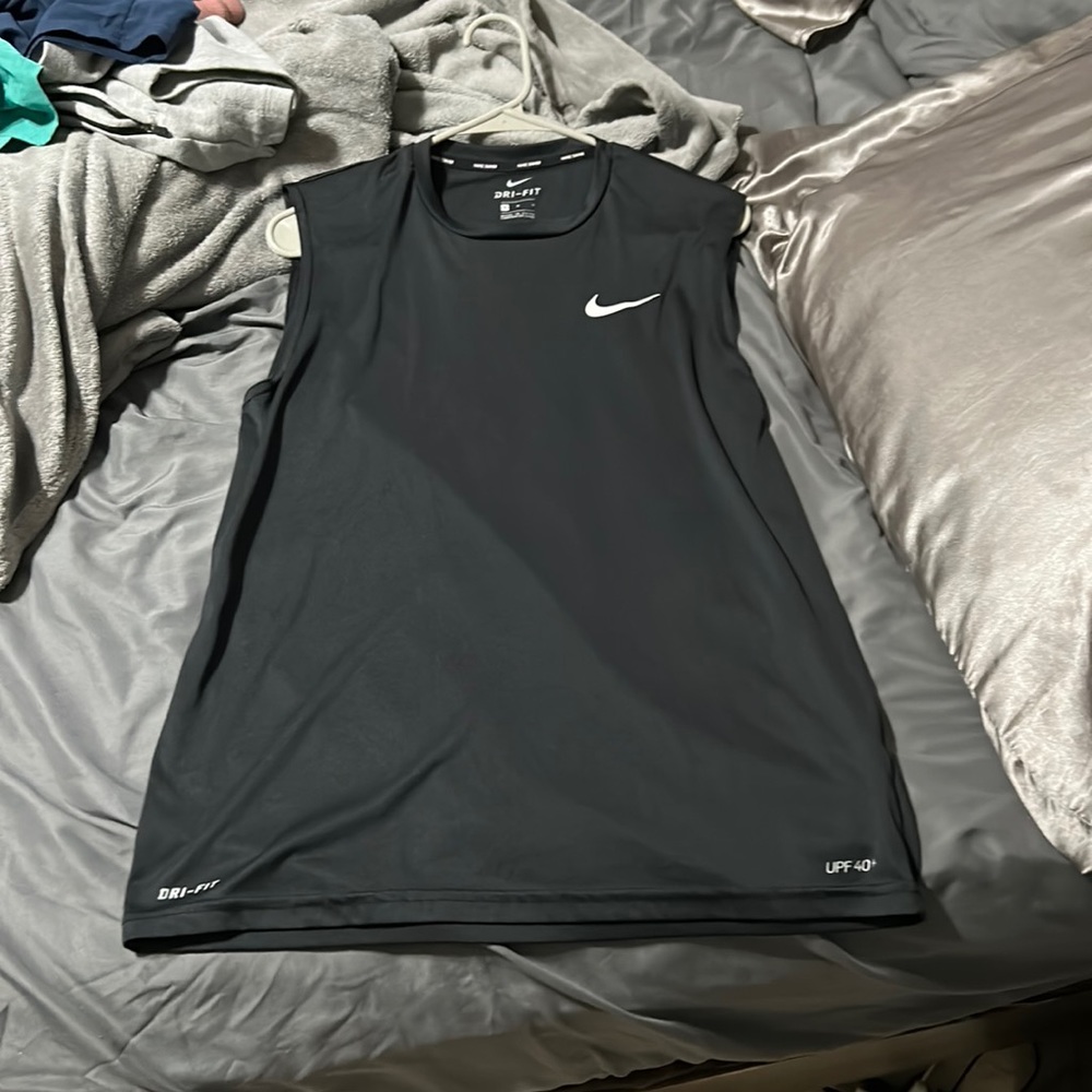 NIKE UPF 40+ DRIFIT